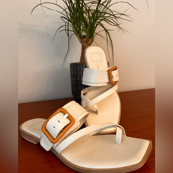 Dolce Vita Buckle Thong Sandals in Ivory and Size 8 - Picture 1 of 5